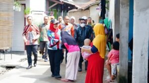 Walikota Bandarlampung Tinjau dan Bantu Masyarakat Terdampak Banjir