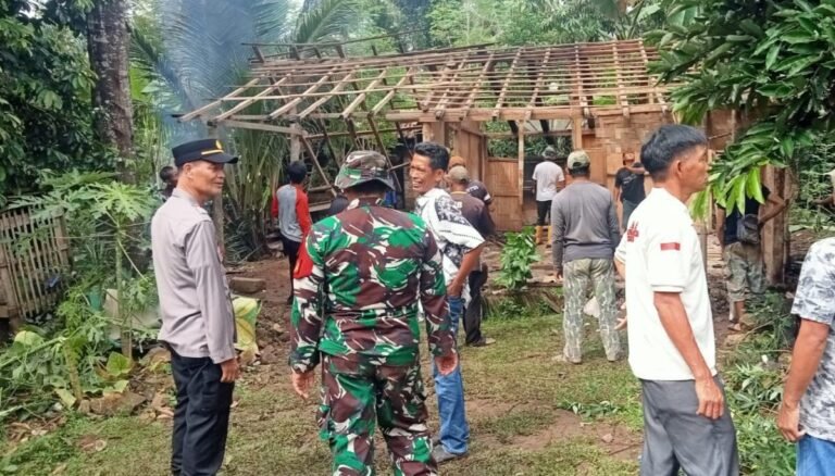 Polres Tanggamus Mulai Proses Bedah Rumah Tidak Layak Huni Milik Surtini