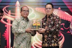 Pj. Gubernur Samsudin Tandatangani Shareholder Agreement Bersama PT. Bank Jatim