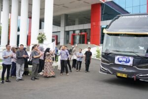 Walikota Bandarlampung Lepas Keberangkatan Wisata Rohani ke Masjid Raya Al-Jabbar