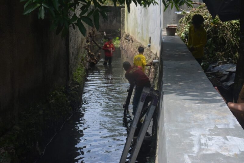 Pemkot Bandar Lampung Tertibkan Puluhan Bangunan di Atas Saluran Air