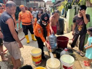 BPBD Bandar Lampung Salurkan Bantuan Air Bersih ke Warga Panjang Utara