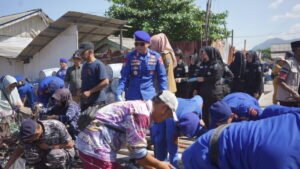 Polairud dan Humas Polda Lampung Gelar Patroli Laut dan Aksi Bersih Pantai di Teluk Lampung