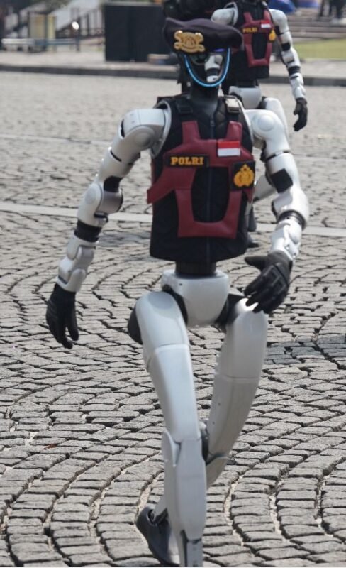 Polri Perkenalkan 25 Robot Humanoid dan K9 di Hari Bhayangkara ke-79