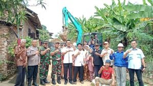 Warga Karang Mekar Panjang Bandar Lampung Normalisasi Drainase Pakai Dana Swadaya Inisiatif Pribadi ‎
