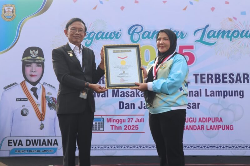 Bandar Lampung Pecahkan Rekor MURI, Sekubal Terbesar di Dunia Warnai HUT ke-343
