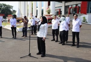 Pemkot Bandar Lampung Serahkan 3 Unit Truk Sampah ke Dinas Lingkungan Hidup