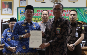 Pemkab Pesibar Tandatangani MOU dengan PN Liwa Terkait Penyediaan Ruang Sidang di Tempat