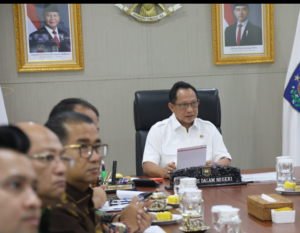 Mendagri Minta Kepala Daerah Hadir dan Simak Arahan Presiden saat Launching Kopdeskel Merah Putih