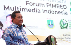 Dirjen Polpum Kemendagri Bahtiar Terima Penghargaan Pena Emas dari Forum Pimred Multimedia Indonesia