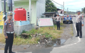 Sat Lantas Polres Pesisir Barat Laksanakan Pengalihan Arus Lalu Lintas Kendaraan Berat Menuju Liwa