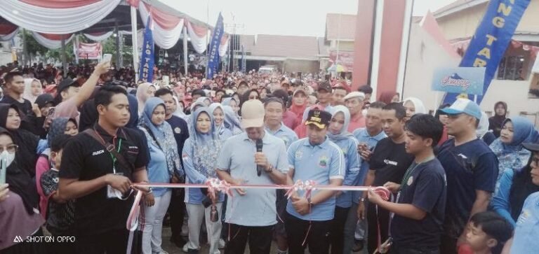 Kades Sumardi Lepas Ribuan Peserta Jalan Sehat HUT RI ke-80 di Jatimulyo