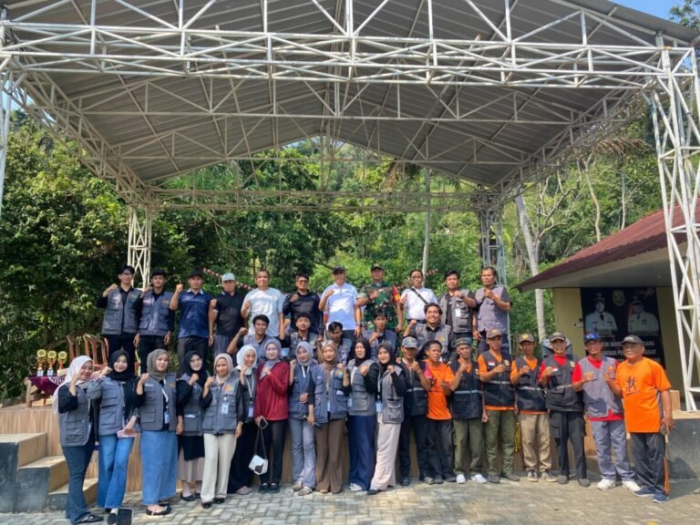 Gelar Bazar Mini UMKM di Kawasan Wisata Sumur Putri, Kelompok KKN-T UIN RIL Kuatkan Peran Kolaborasi Aktif