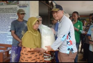 Pemerintah Kota Bandar Lampung Bagikan Beras untuk Korban Banjir