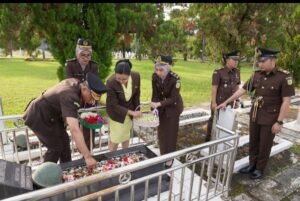 Kejati Lampung Ziarah ke TMP Tanjungkarang, Teguhkan Integritas di Hari Bhakti Adhyaksa ke-80