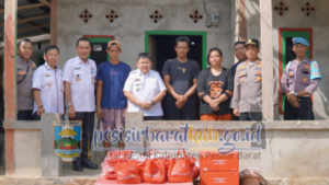 Pemkab Pesibar Salurkan bantuan Untuk Warganya yang terkena Angin Puting Beliung