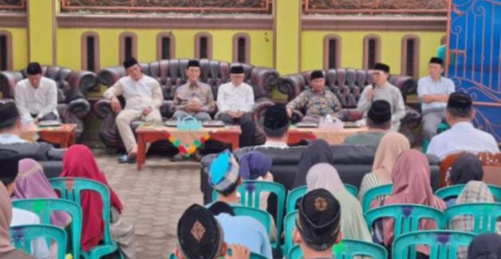 Mengenang 100 Hari Wafatnya Ayahanda, Bupati Dedi Irawan Gelar Doa bersama dan Pemberian Santunan Anak Yatim