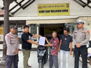 Polsek Sumber Jaya Serahkan Motor yang dicuri kepada Pemiliknya