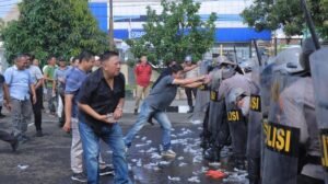 Polres Metro Gelar Simulasi Sispamkota untuk Tingkatkan Kesiapsiagaan Personel