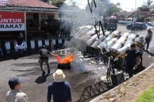 Personel Polres Lampung Barat Laksanakan Latihan Simulasi Sispamkota
