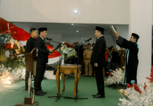 Resmi di Lantik, Tedi Zatmiko Jabat Sekretaris Daerah Pesisir Barat