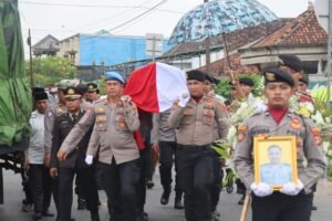 Upacara Pemakaman Secara Kedinasan Kepolisian Dilaksanakan Untuk Menghormati Brigadir Polisi (Brigpol) Febri Ramanda