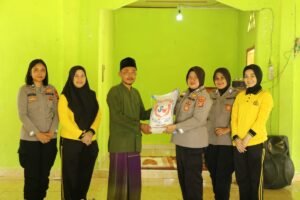 Sentuhan Kasih Polwan Polres Tulang Bawang, Wujud Nyata Polri Humanis dan Peduli