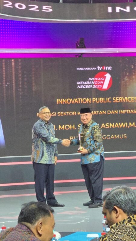 Bupati Tanggamus Moh. Saleh Asnawi Raih Penghargaan Bergengsi “Inovasi Membangun Negeri 2025” dari tvOne
