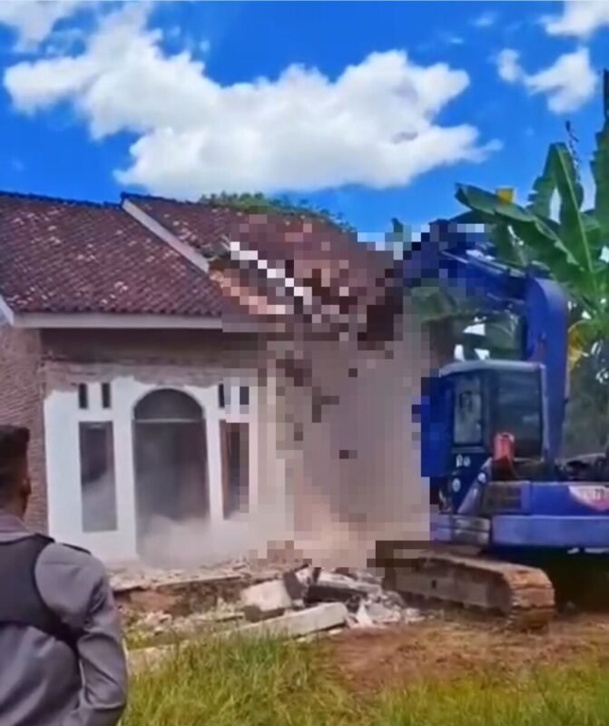 Viral Video Pasutri di Lampung Timur Sepakat Robohkan Rumah Usai Cerai, Ini Faktanya