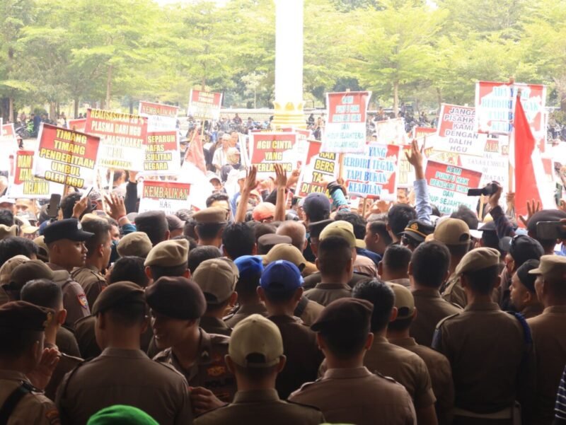 Aksi Unjuk Rasa Guncang Tulang Bawang! Kapolres Tulang Bawang : Polisi Hadir Redakan Panasnya Aspirasi Rakyat