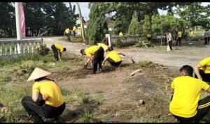 Kapolres Mesuji AKBP Dr. Muhammad Firdaus, S.IK., M.H., Memimpin Langsung Kegiatan Pembersihan Tempat Ibadah Dalam Program Bersih Peduli Humanis.