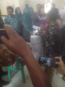 KEMENSOS BERSAMA LKS Alamanda Salurkan Bantuan ATENSI di Tanggamus, Ratusan Warga Rentan Terima Alat Bantu dan Nutrisi