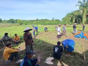 Sinergi Tanpa Batas! Polsek Dente Teladas dan Warga Bahu Membahu Jaga Lingkungan