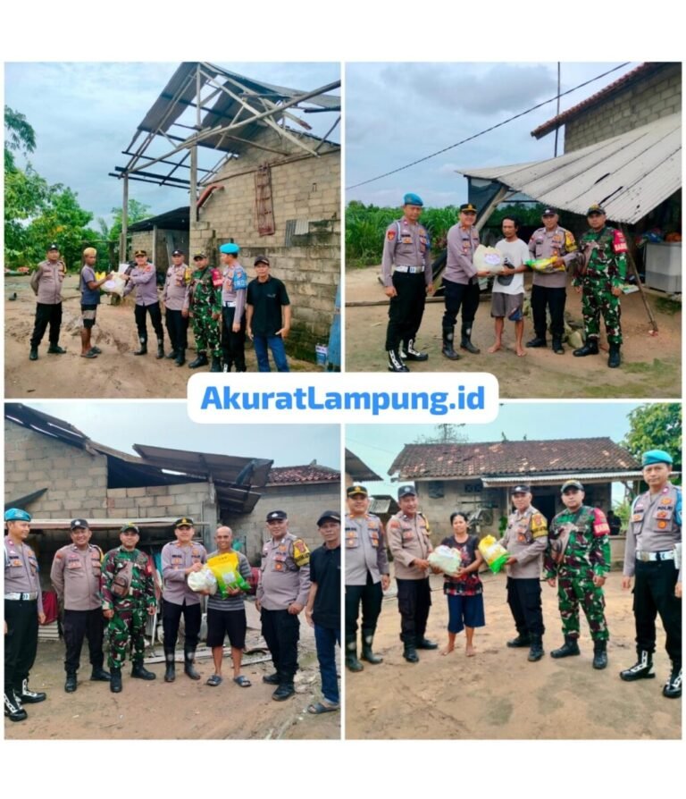 Wujud Kepedulian Polri, Polsek Seputih Banyak Salurkan Bansos untuk Warga Terdampak Angin Puting Beliung