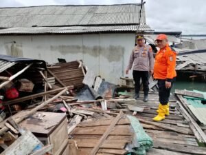 Polres Tulang Bawang Respons Cepat Bencana Puting Beliung di Rawajitu Timur