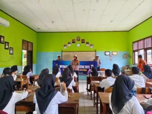 Sat Lantas Memberikan Penyuluhan Keselamatan Berlalu Lintas Kepada Siswa-Siswi SMKN 1 Simpang Pematang