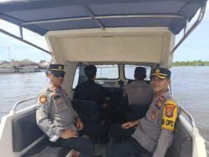 Waka Polres Mesuji Pimpin Pengamanan Dalam Acara Festival Perahu Hias dan Lomba Perahu Dayung Pada Rangkaian HUT Mesuji Ke-27 Tahun