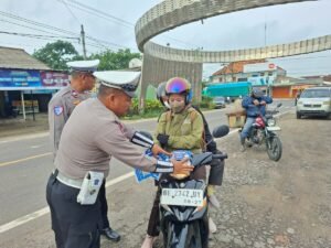 Razia dan Sosialisasi Keselamatan Lalu Lintas dalam Rangka Operasi Patuh Zebra Krakatau 2025
