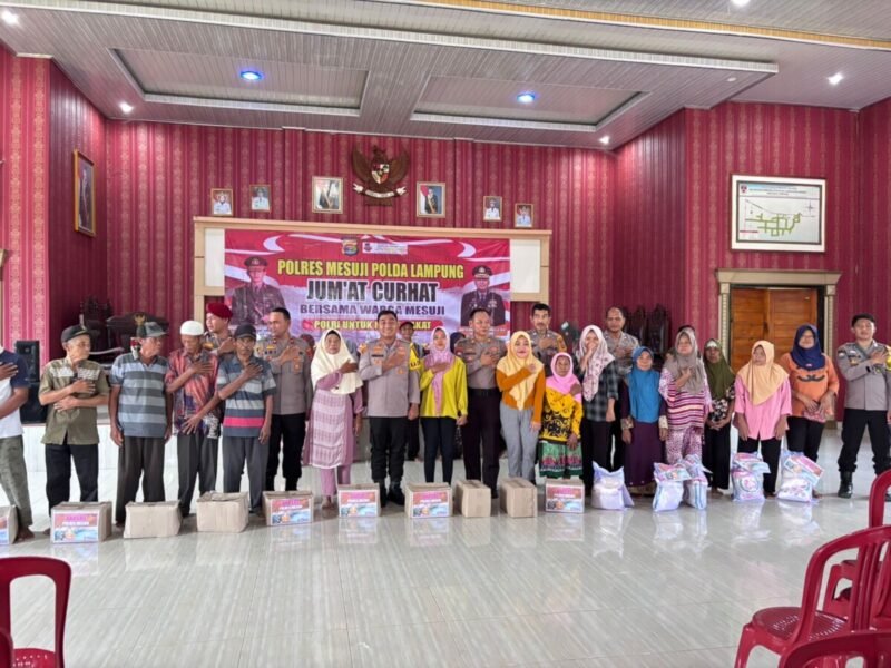 Polres Mesuji Laksanakan Jumat Curhat dan Bagi Paket Sembako
