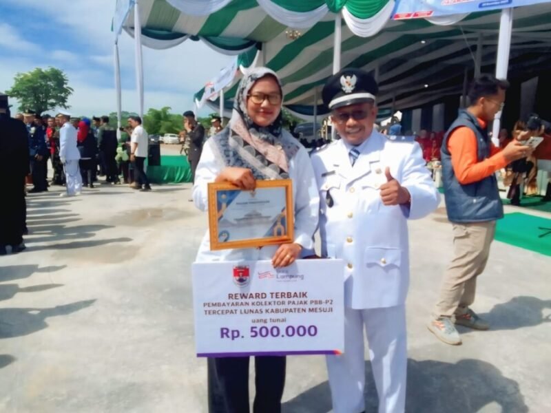 Pemdes Telogorejo Raih Penyalur Pajak Tercepat di Hari Jadi Kabupaten Mesuji
