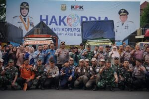 Pemkot Bandar Lampung Lepas 13 Truk Bantuan untuk Korban Banjir di Tiga Provinsi Sumatera