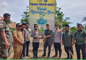 Demi Menjaga Keseimbangan Kelestarian Alam, Polres Pesibar Laksanakan Tanam Pohon