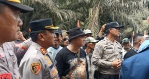 Kapolres Mesuji, Kodim 0406/Tulang Bawang Fan Juga Sat Pol PP Amankan Aksi Damai Warga Terkait Sengketa Lahan PT PAL