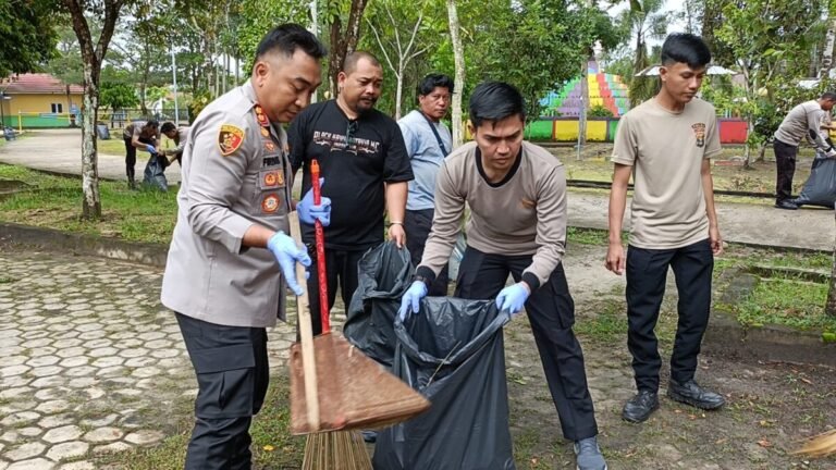 Kapolres Mesuji Mengusung Semangat Gotong Royong Pembersihan Lingkungan Diobjek Wisata Water Park Taman Kehati