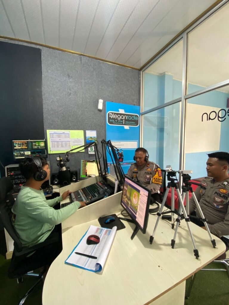 Lewat Radio Elegan FM, Sat Lantas Tubaba Sosialisasikan Tertib Berlalu Lintas