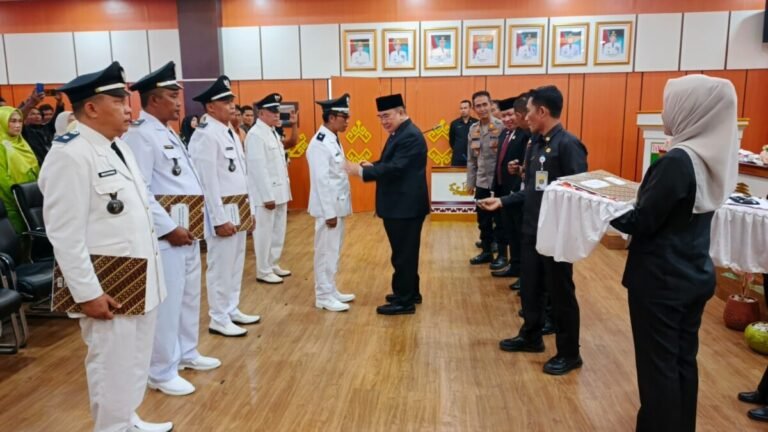 Bupati Tanggamus Lantik 5 PAW Kepala Pekon Terpilih, Ini Kata Kakon Sinar Jawa