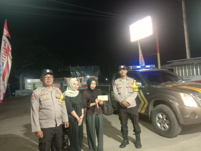 Dompet Hilang Ditemukan, Bhabinkamtibmas Polsek Tanjung Raya Kembalikan Kepada Pemilik