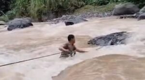 Evakuasi Dramatis Pemuda Tenggelam di Way Kepayang, Polisi dan Warga Tempuh Empat Jam Lewati Jurang