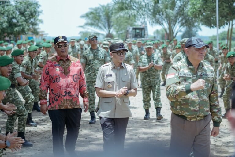 Gubernur Lampung Dampingi Menteri Pertahanan RI Sjafrie Sjamsoeddin Tinjau Fasilitas Markas Komando Batalyon Infanteri