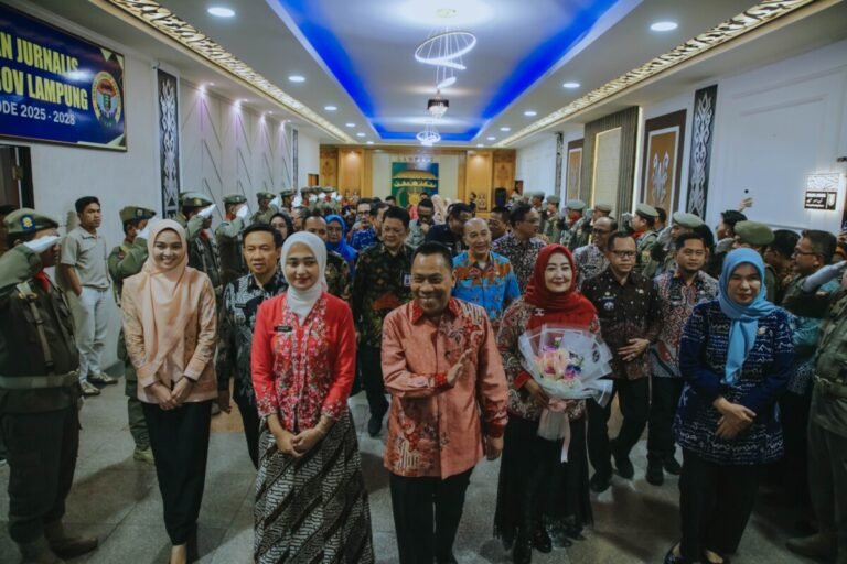 Prosesi Pelepasan Purnabakti Kepala Dinas Perkebunan Provinsi Lampung Berlangsung Khidmat